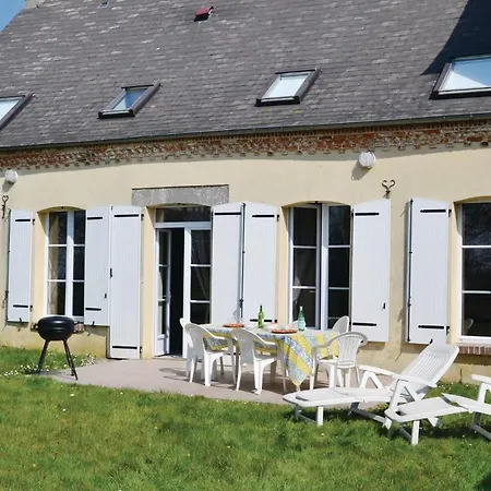 Holiday home Three-bedroom In Chigny